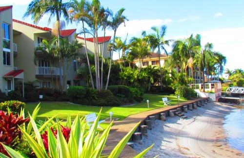 Runaway Bay Apartment | Bayview Waters Apartments