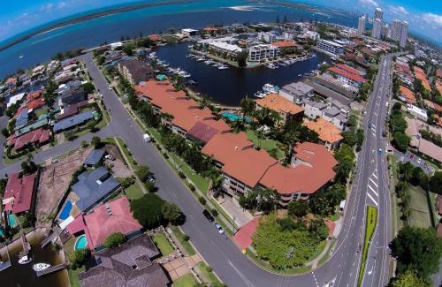 Runaway Bay Apartment | Bayview Waters Apartments