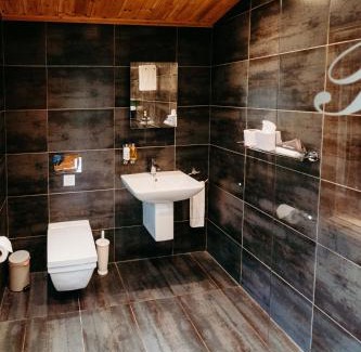 Carlton-in-Cleveland Cabin | Bazare Log Cabin, Whinstone View