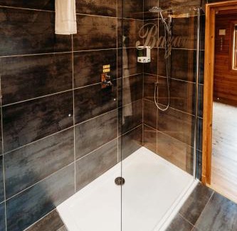 Carlton-in-Cleveland Cabin | Bazare Log Cabin, Whinstone View