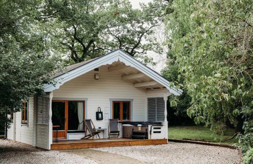 Carlton-in-Cleveland Cabin | Bazare Log Cabin, Whinstone View