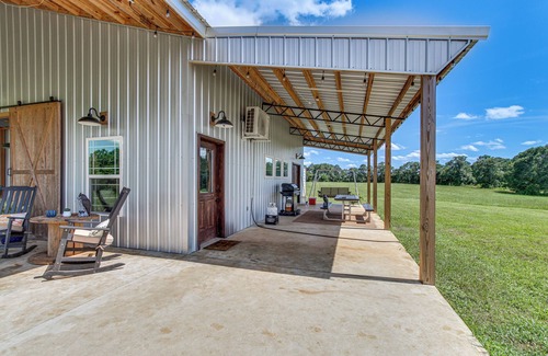 Enterprise Cabin | BBQ Ready: Farm-Style Kinston Hideaway w/Pool