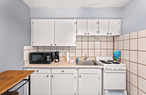 Treasure Island Hotel | ⛱️ BBR #6, Steps to the Beach, Heated Pool w/Full Kitchen & 3 Beds!