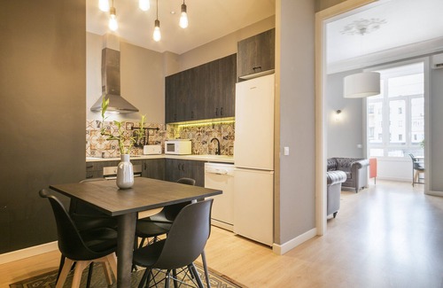 L'Antiga Esquerra de l'Eixample Apartment | BCN Central and quiet, 4 bedrooms, air conditioning, internet