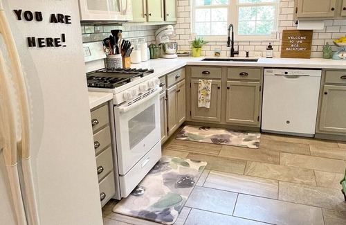 College Station House | BCS Back Forty- fully stocked home & great yard—close to A&M, great food & fun.