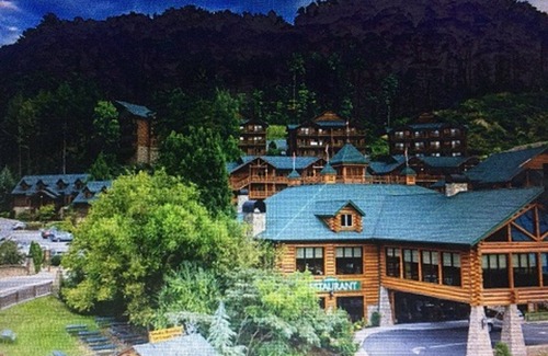 Gatlinburg Resort | BD 1 BA STD-Sleeps 4 WATER PARK MOUNTAIN TOP GATLINBURG 600 SF Pets