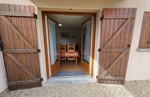 Besse-et-Saint-Anastaise Apartment | BDR 5-3