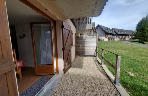 Besse-et-Saint-Anastaise Apartment | BDR 5-3