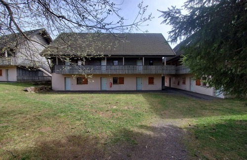 Besse-et-Saint-Anastaise Apartment | BDR 5-3