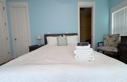 Jacksonville Beach Apartment | Be a Nomad - Beachside Studio - 1 Block to Sand!