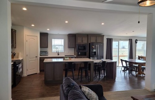 Lonergan House | *Be at Home at Lake Mac*