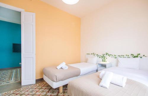 el Fort Pienc Apartment | Be barcelona arco del triunfo sunny colors 2