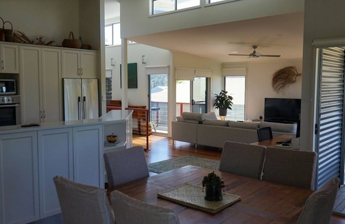 Berrara House | Be Barefoot at Berrara, 200 metres from one of the best beaches on the coast!