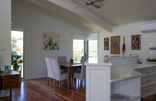 Berrara House | Be Barefoot at Berrara, 200 metres from one of the best beaches on the coast!