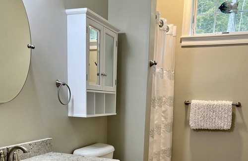 Arundel Cottage | Be close to all the Kennebunks offer!