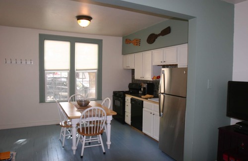 Glenwood Springs House | Be in the middle of it all in the cutest downtown Victorian THOROUGH SANITIZING