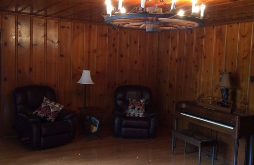 Madison House | Be part of Country Music History stay at Hank Snow's Rainbow Ranch in Nashville!