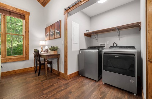 Skyland Cabin | Be the 1ST! NEW CONSTRUCTION 2023~LUXURY~Mtn Views~Hot Tub~Close to Everything!