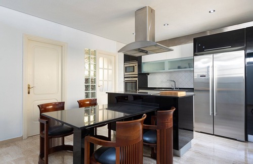Las Palmas de Gran Canaria House | Beachfront House in Las Palmas with Terrace