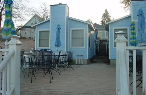 South Haven Cottage | BEACHFRONT ,PRIVATE BEACH,CLOSE TO TOWN