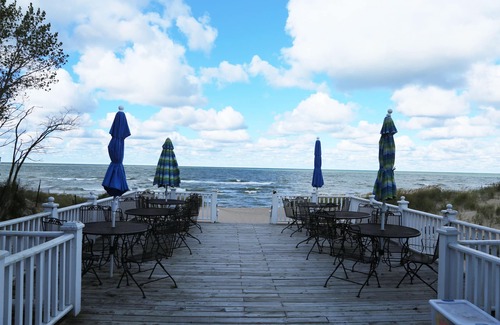 South Haven Cottage | BEACHFRONT ,PRIVATE BEACH,CLOSE TO TOWN