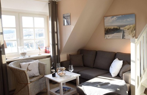 Wenningstedt-Braderup Apartment | Beachfront 3-room apartment with approx. 55 m² under thatch, for up to 4 people