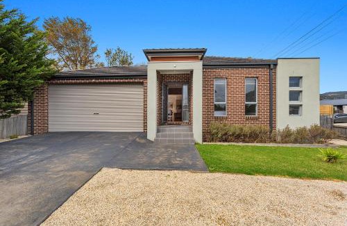 Dromana House | Beach 27 by Ready Set Stay - BYO LINEN & TOWELS