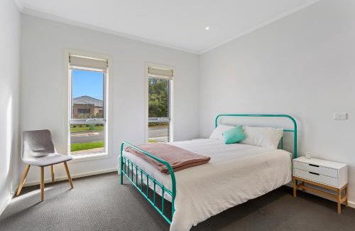 Dromana House | Beach 27 by Ready Set Stay - BYO LINEN & TOWELS