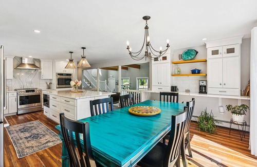 Kennebunk House | BEACH! 4Bdrm-Fire pit/patio/outdoor shower!