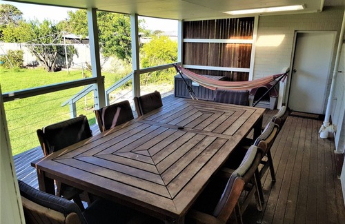 Portarlington House | Beach 650m, town center 450m. Pet & child friendly backyard with undercover deck