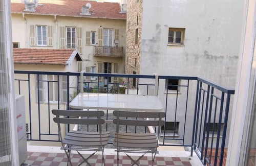 Gambetta Apartment | Beach - a modern studio flat in central Nice