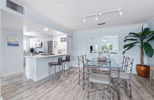 Bella Vista Apartment | Beach Access 3-bedroom apartment in tranquil Jupiter, Pool, AC, Park, Wifi.