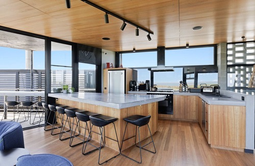 Newhaven House | Beach access and views, WIFI, full linen, off the grid, unbelievable