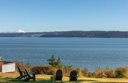 Coupeville House | Beach access, High Bank Waterfront, 2-bedroom bungalow in Coupeville with WiFi