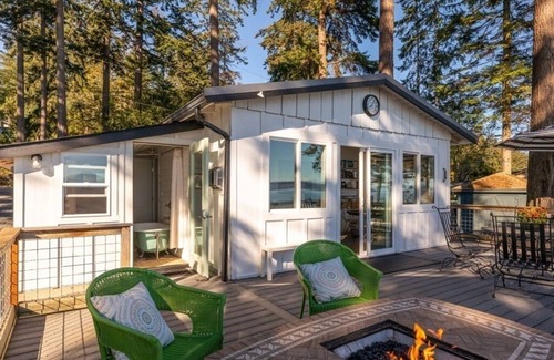 Coupeville House | Beach access, High Bank Waterfront, 2-bedroom bungalow in Coupeville with WiFi