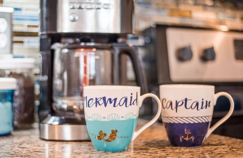 Westport Condo | Beach Access ~ Hot Tub ~ King Bed ~ EV Charger!