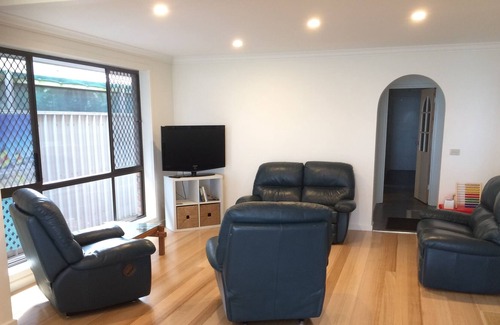 Frankston House | Beach Access is at your Back Door. Enjoy Beautiful sunsets. Suitable for all age