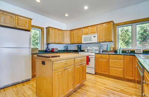 Sturgeon Bay House | Beach Access on Lake Michigan: Sturgeon Bay Home