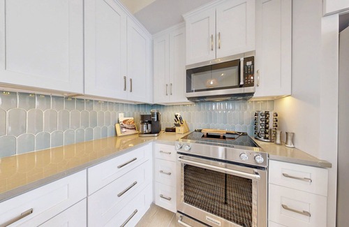 Port Aransas House | Beach Access, Private Hot Tub, Pet Friendly, Shared Pool