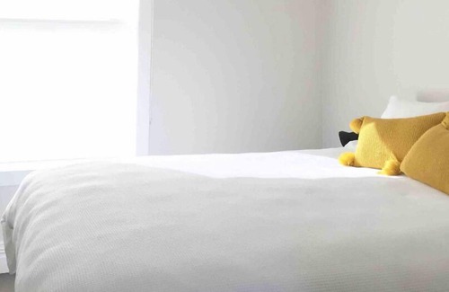 Gisborne House | Beach Across Rd Sleeps 1-9 Entire House CBD