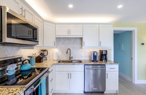 Marco Island Condo | Beach Across the Street! Balcony in the ❤️ of Marco.