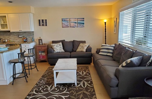 Wildwood Condo | Beach Across The Street! Great Views & Location! Sleeps 10