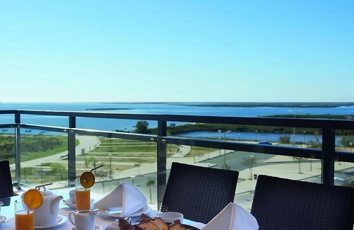 Olhao Apartment | Beach Adventure in Armona Mar Beach! Full Kitchen, Pet-friendly, Outdoor Pool!