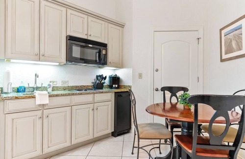 Saint Simons Island Condo | Beach Air -optional BIKES-Pool-Walk 2 Pier Village
