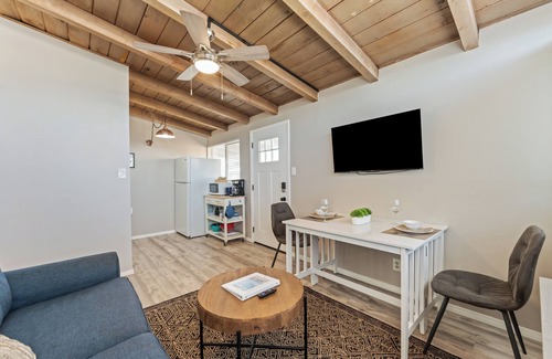 Pierpont Bay Apartment | Beach Apartment 38: Sunny Upper Beach Loft 38 + Steps to Sand + A/C