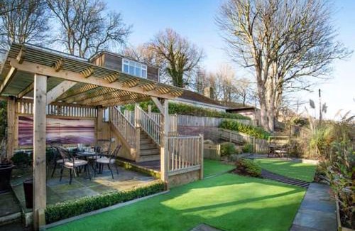 Muston House | Beach Approach House - 30 steps from beach - Luxury house - kids slide and chill-out room - amazing location - garden