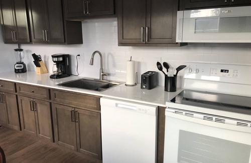 North Cape May House | Beach Bliss: 3 Roku Smart TV's, WIFI, Only Blocks From The Bay