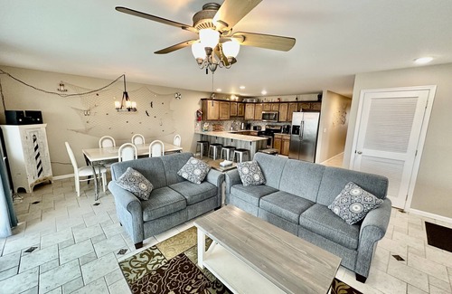 Cape May - Wildwood Condo | BEACH BLOCK, 100 steps to BOARDWALK and SAND, Sleeps 10