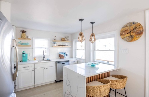 Ocean City House | Beach Block-1min Walk-Luxury-The Reef Downstairs