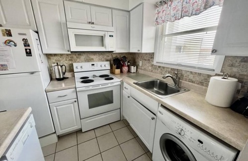 Sea Isle City Condo | Beach Block Condo with Ocean Views and Steps to the Sand!